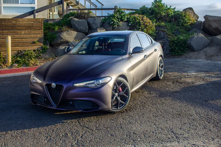Alfa Romeo Giulia in a purple to bronze color shift