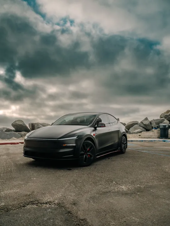 Tesla Model Y (2025), Satin black with red accents